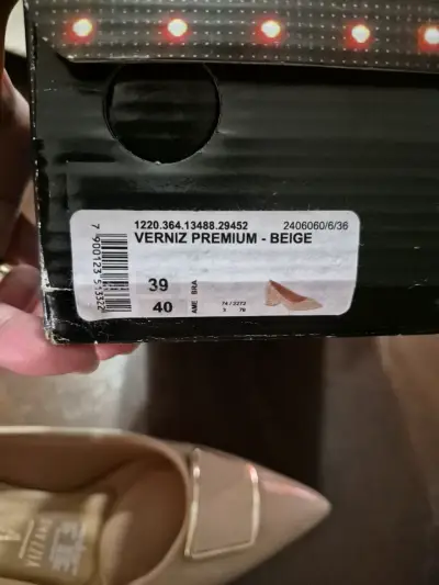 Zapatos de tacón bajo beige marca Vizzano - miniatura 4