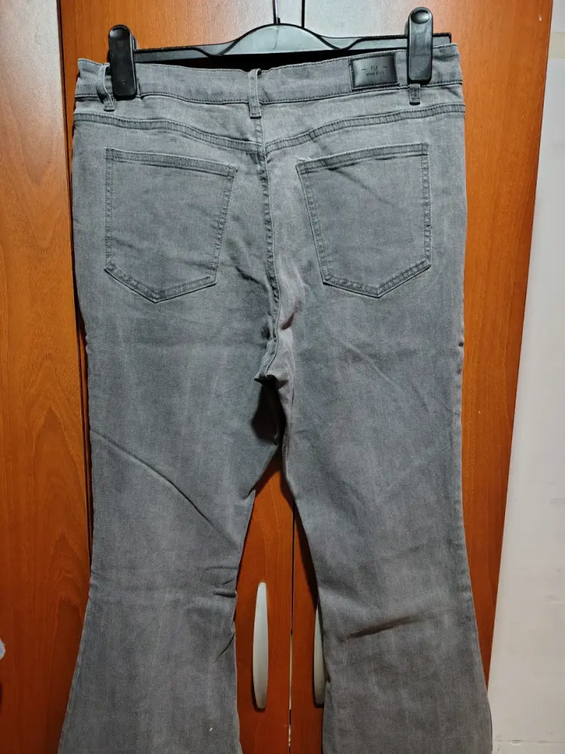 Pantalones de mezclilla grises acampanados - 3
