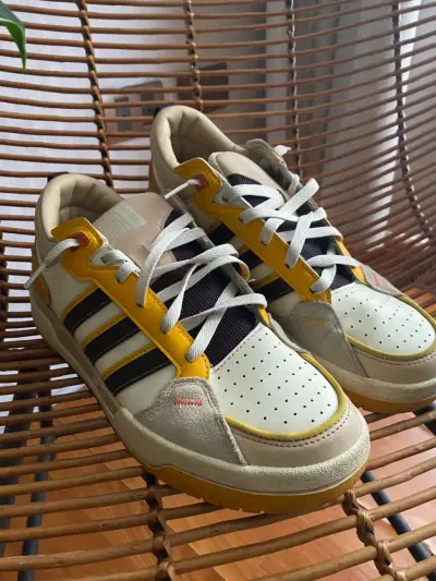 Zapatillas deportivas amarillas - miniatura 1