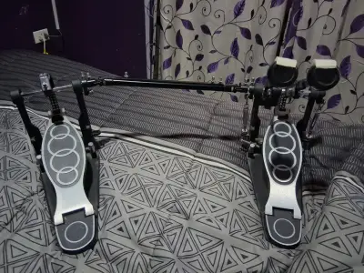 Pedal doble para batería - miniatura 1