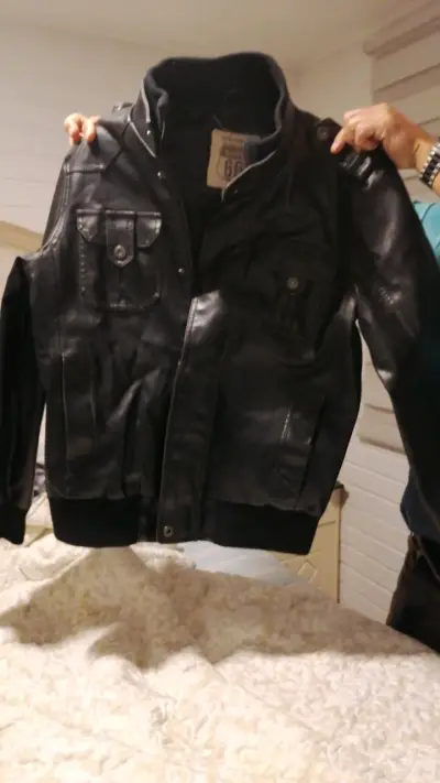 Chaqueta de hombre negra de cuero - miniatura 1