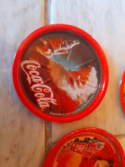 Lata Coca Cola y posavasos vintage año 1999 - miniatura 3