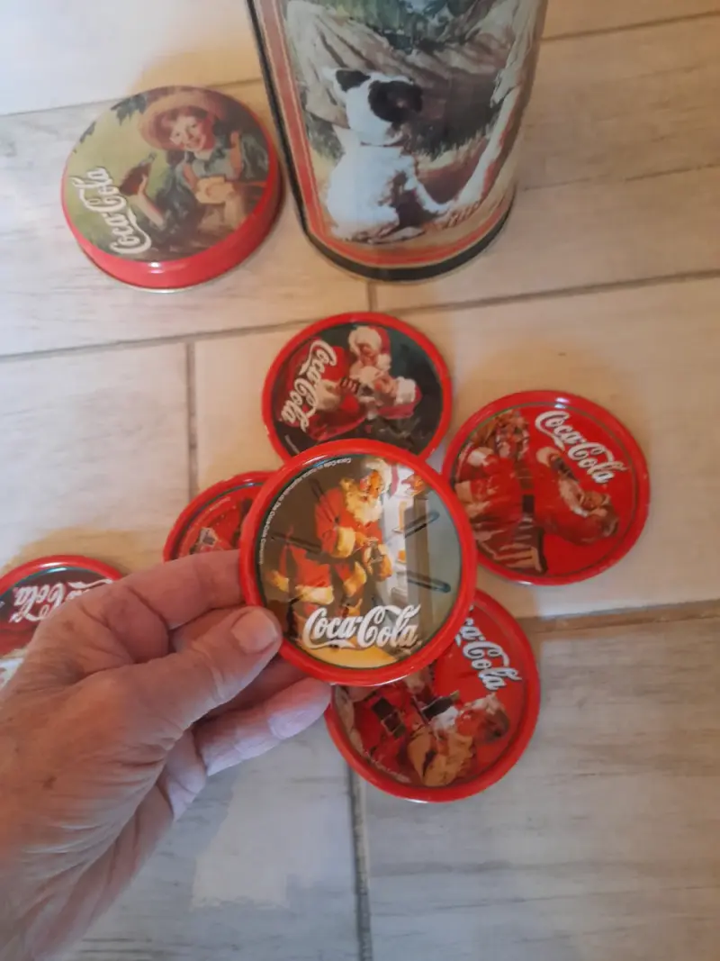 Lata Coca Cola y posavasos vintage año 1999 - 5