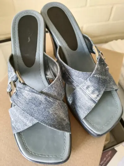 Tacones altos de mezclilla azul - miniatura 2