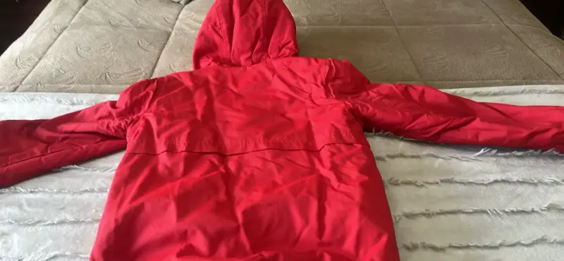 Chaqueta roja con capucha Unisex - 2