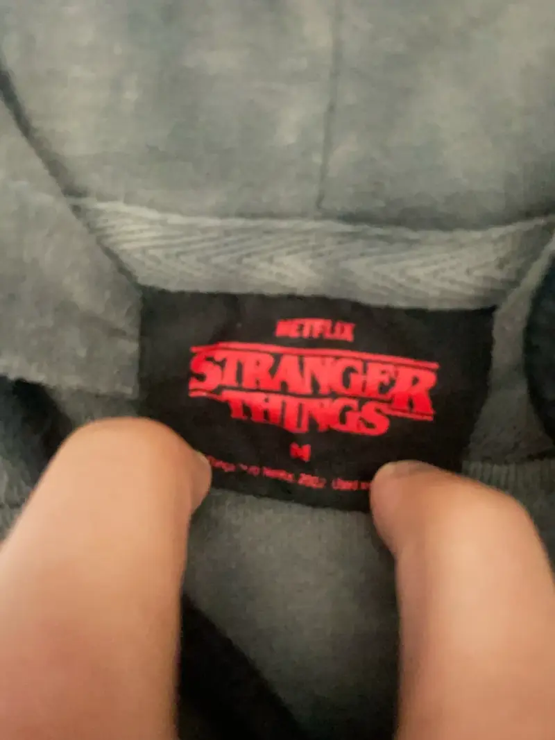 Polerón Stranger Things original gris - 3