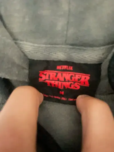Polerón Stranger Things original gris - miniatura 3