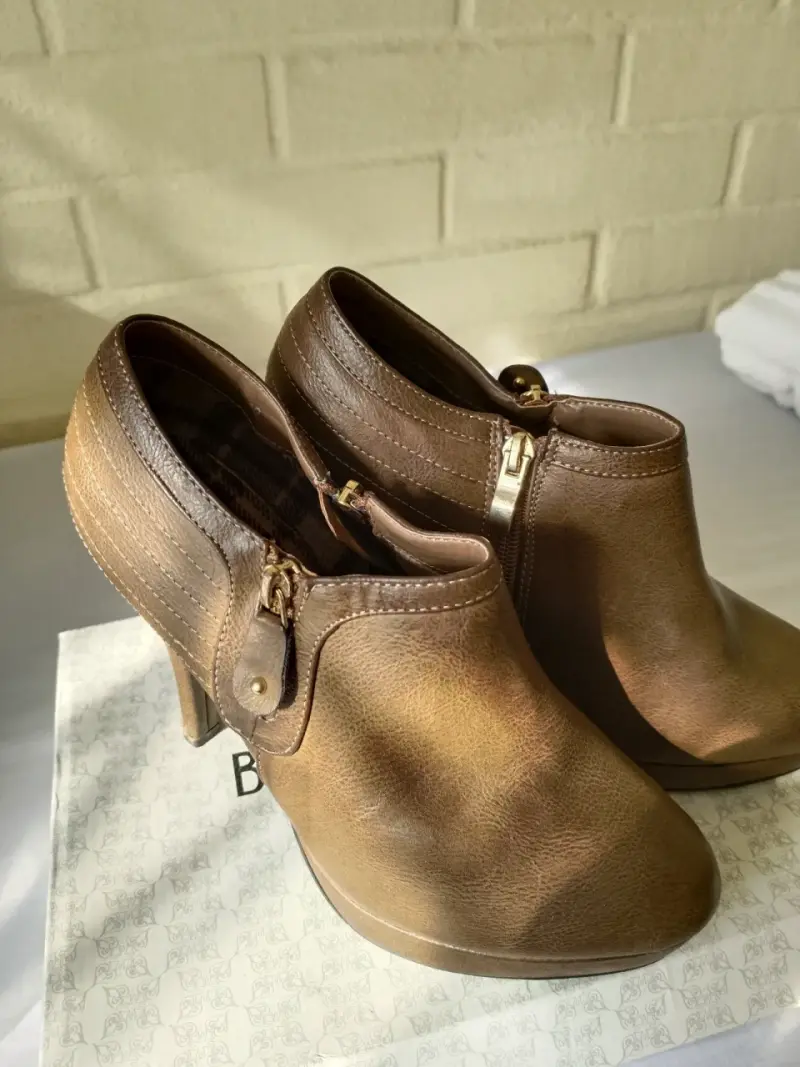 Botines de cuero marrón con cierre - 2