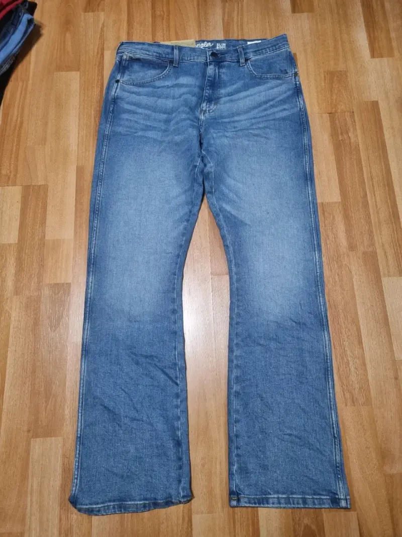 Jeans Wrangler Slim Boot nuevos - 2