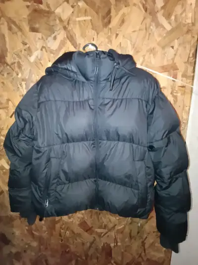 Parka negra con capucha - miniatura 1