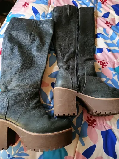 Botas negras de cuero con plataforma - miniatura 1
