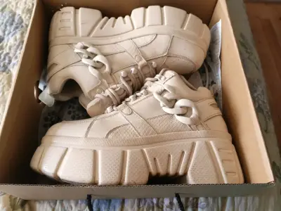 Zapatillas beige con plataforma - miniatura 1