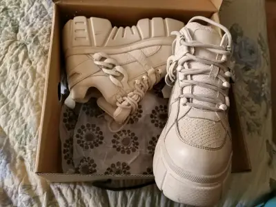 Zapatillas beige con plataforma - miniatura 2
