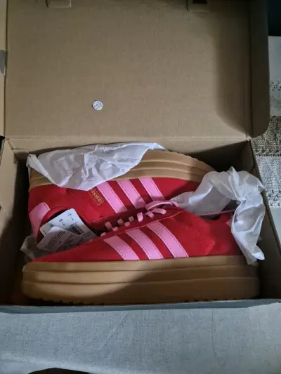 Zapatillas Adidas rojas nuevas - miniatura 1