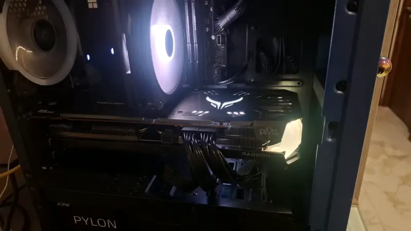 Tarjeta gráfica AMD Radeon RX 6700 XT - 2