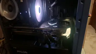 Tarjeta gráfica AMD Radeon RX 6700 XT - miniatura 2