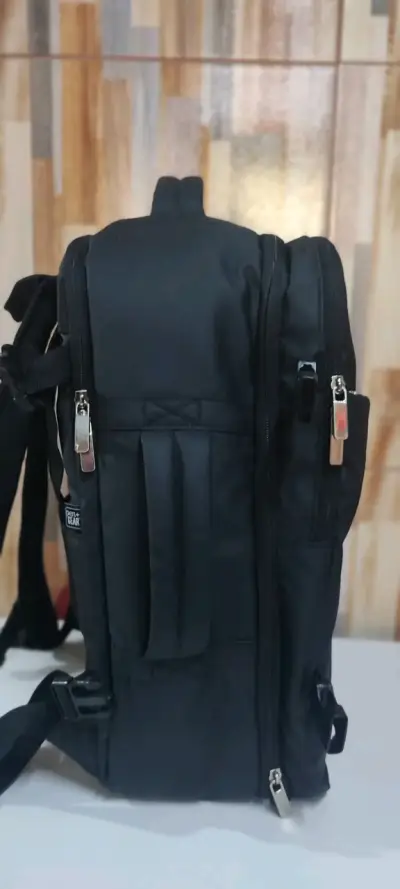 Mochila negra multifuncional - miniatura 1