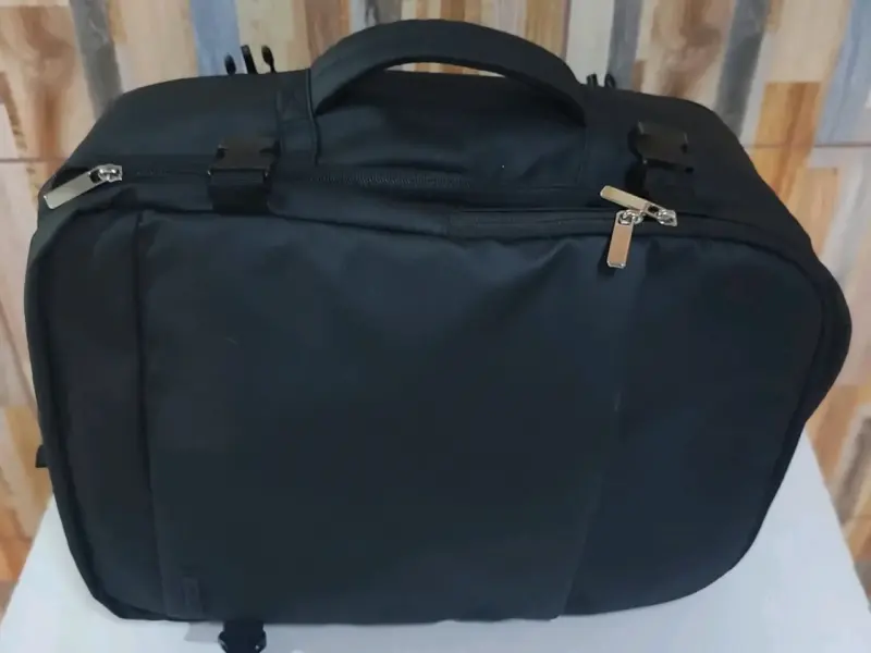 Mochila negra multifuncional - 2