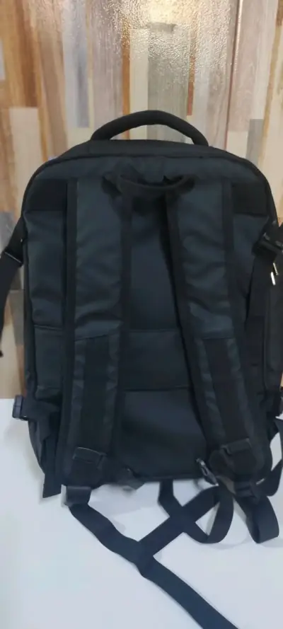 Mochila negra multifuncional - miniatura 4