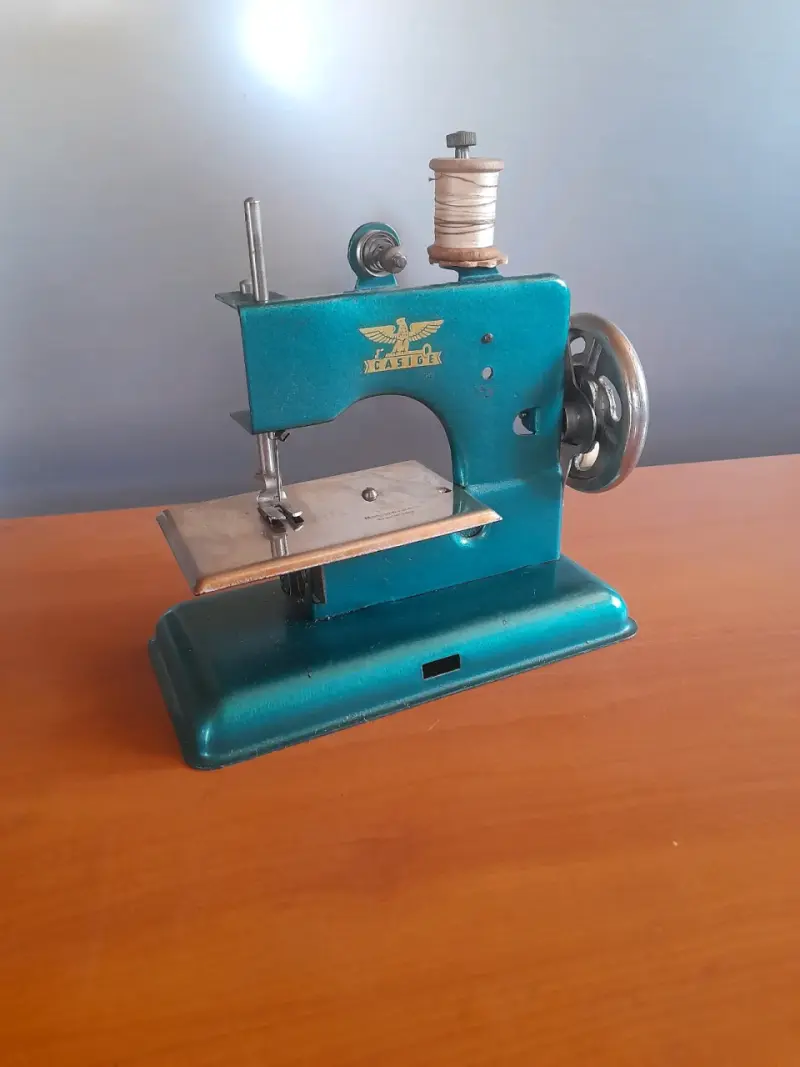 Máquina de coser juguete ALEMANA año 1950 - 5
