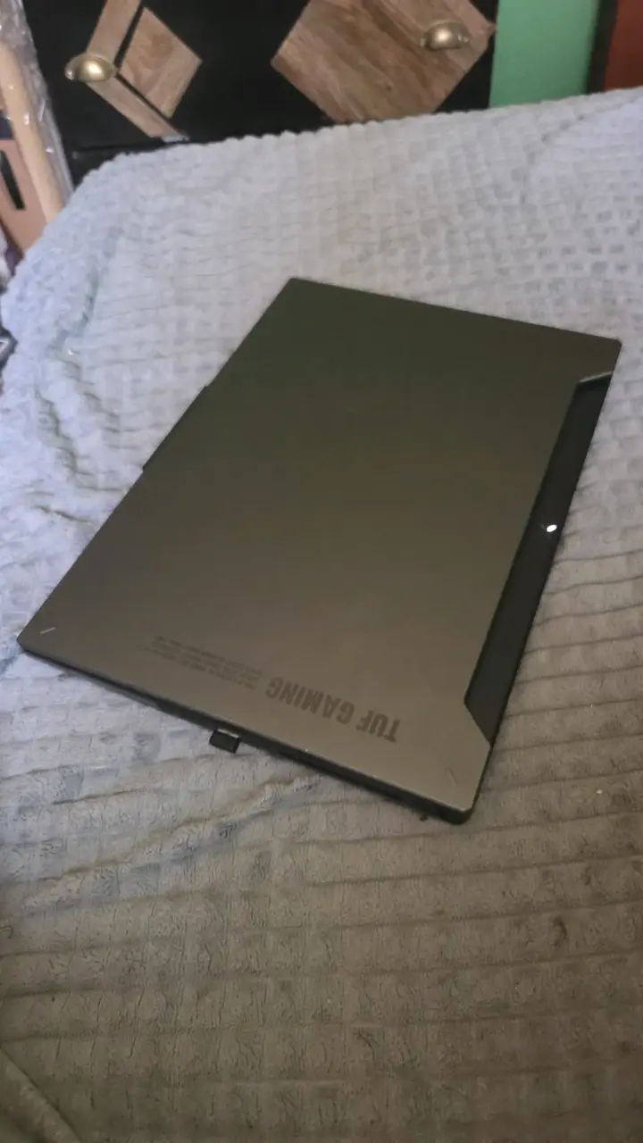 Laptop ASUS con RTX 4060 - 3