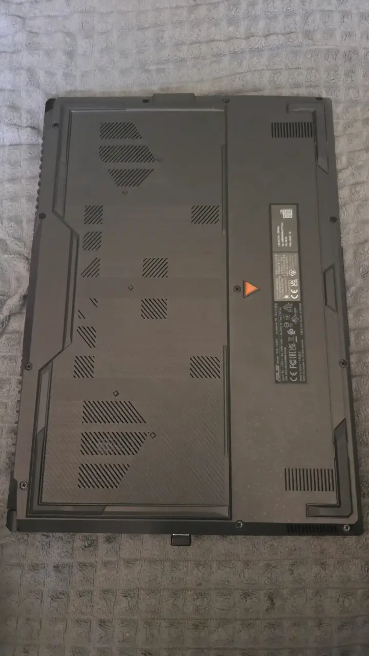 Laptop ASUS con RTX 4060 - 4