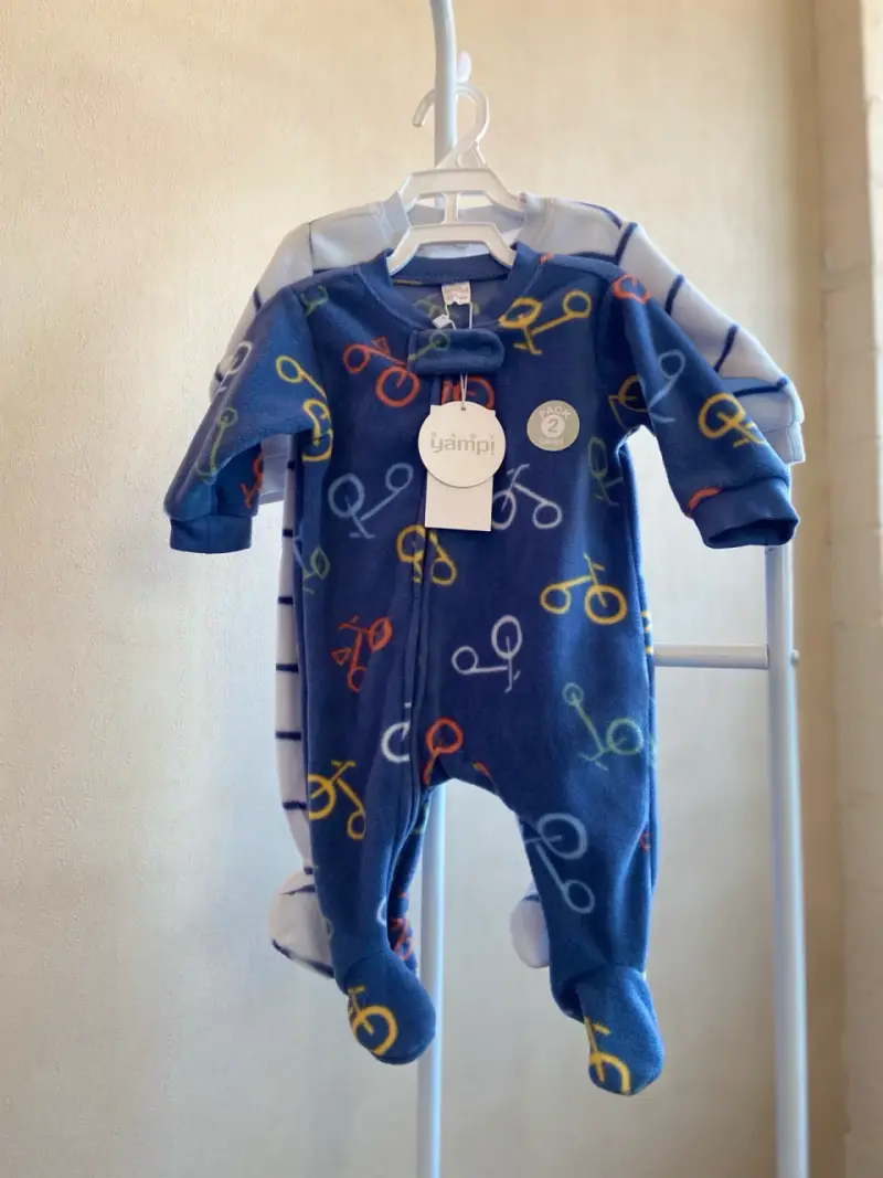 Pijama bebé azul con bicis