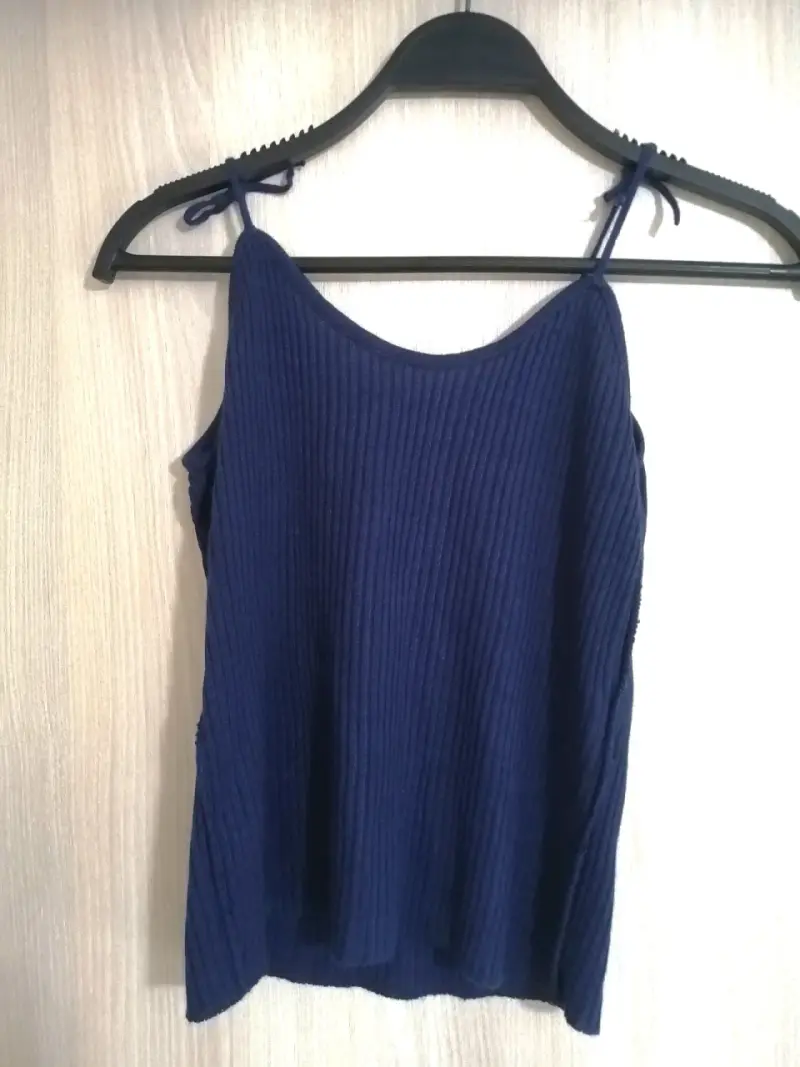 Polera azul de hilo