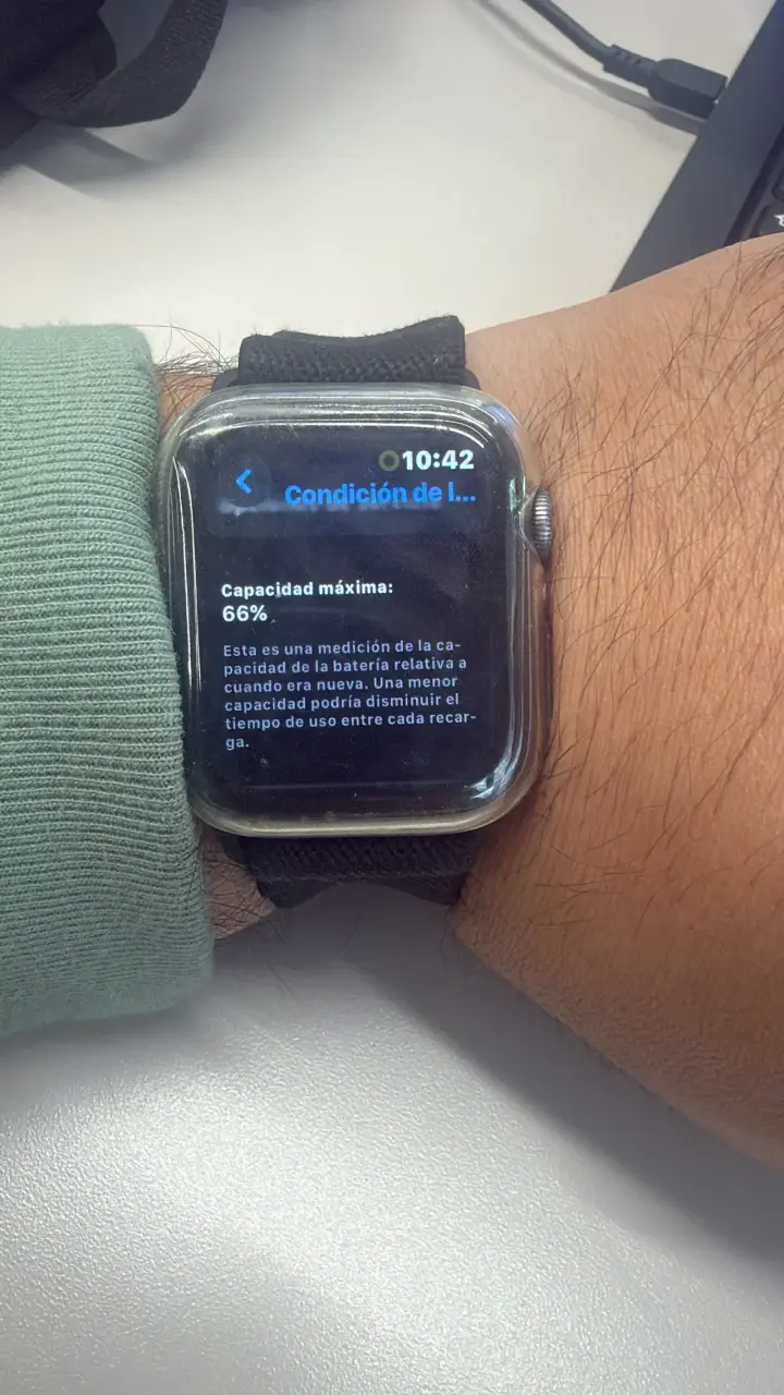 Reloj inteligente con correa negra - 1