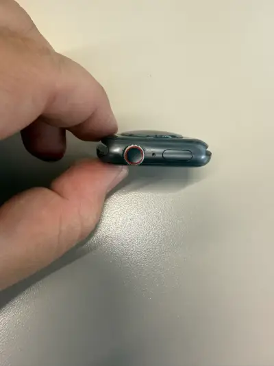 Reloj inteligente con correa negra - miniatura 3