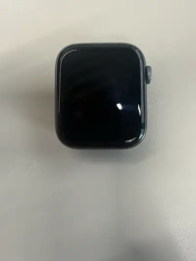 Reloj inteligente con correa negra - miniatura 4