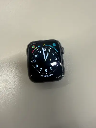 Reloj inteligente con correa negra - miniatura 5