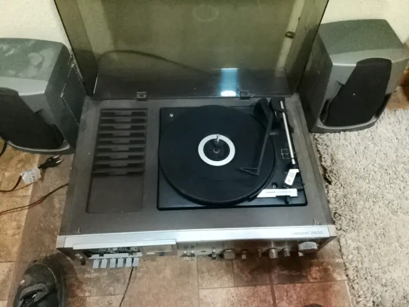 Tocadiscos Ledsonic 2800 con parlantes - 1