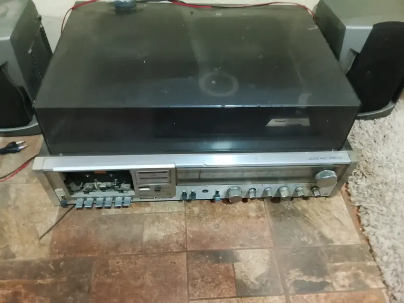 Tocadiscos Ledsonic 2800 con parlantes - 2