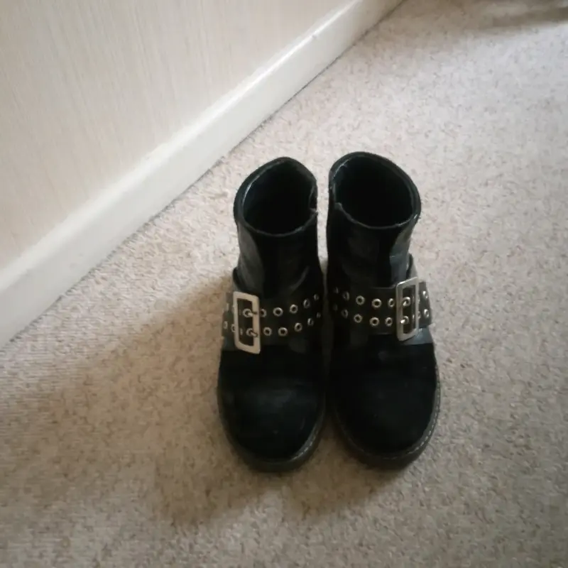 Botines de cuero con hebillas - 1