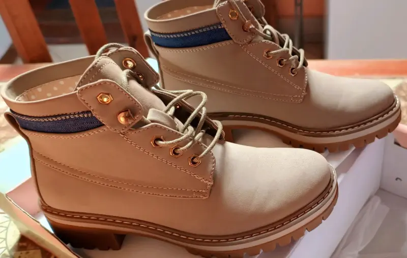 Botines beige con detalle azul - 2