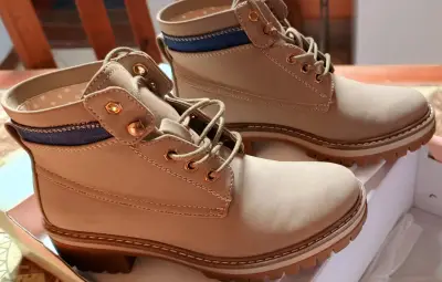 Botines beige con detalle azul - miniatura 2