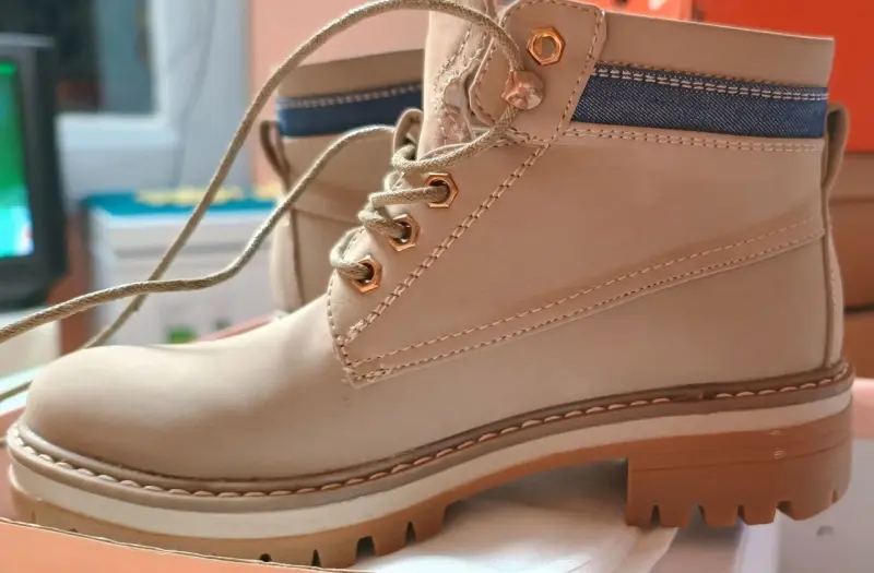Botines beige con detalle azul - 4