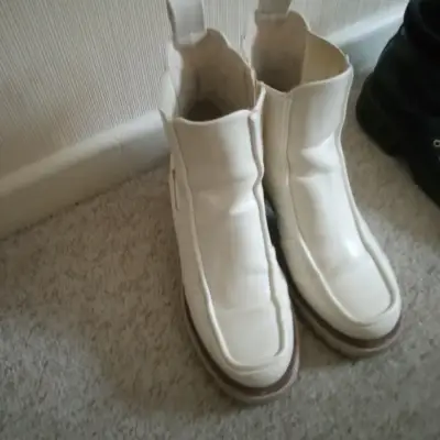Botines blancos de cuero - miniatura 1