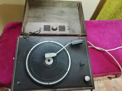 Tocadiscos vintage en caja - miniatura 2