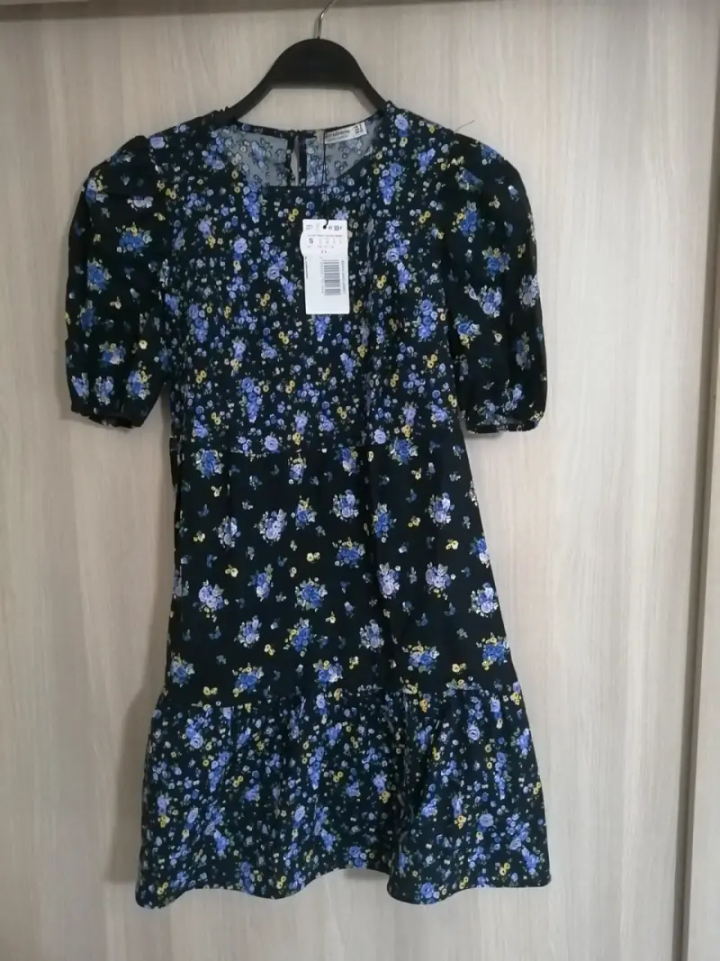 Vestido floral negro con azul - 1