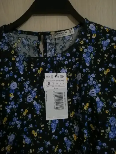 Vestido floral negro con azul - miniatura 2