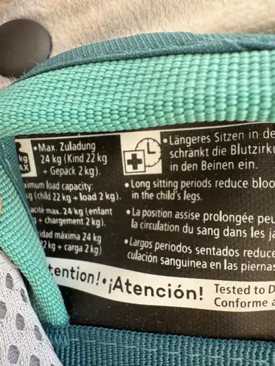Mochila trekking portabebés verde con capota - miniatura 4