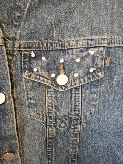 Chaqueta de mezclilla con aplicaciones - miniatura 2