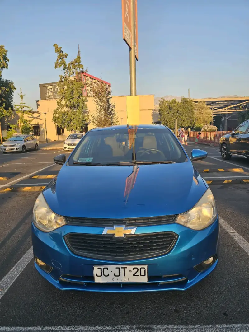 Auto Chevrolet Sail azul 2017 en buen estado - 5