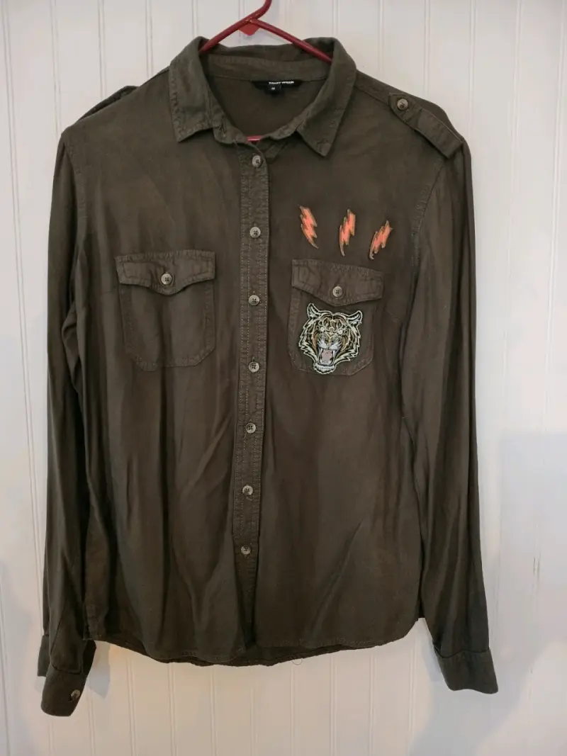 Camisa con bordado de tigre - 1