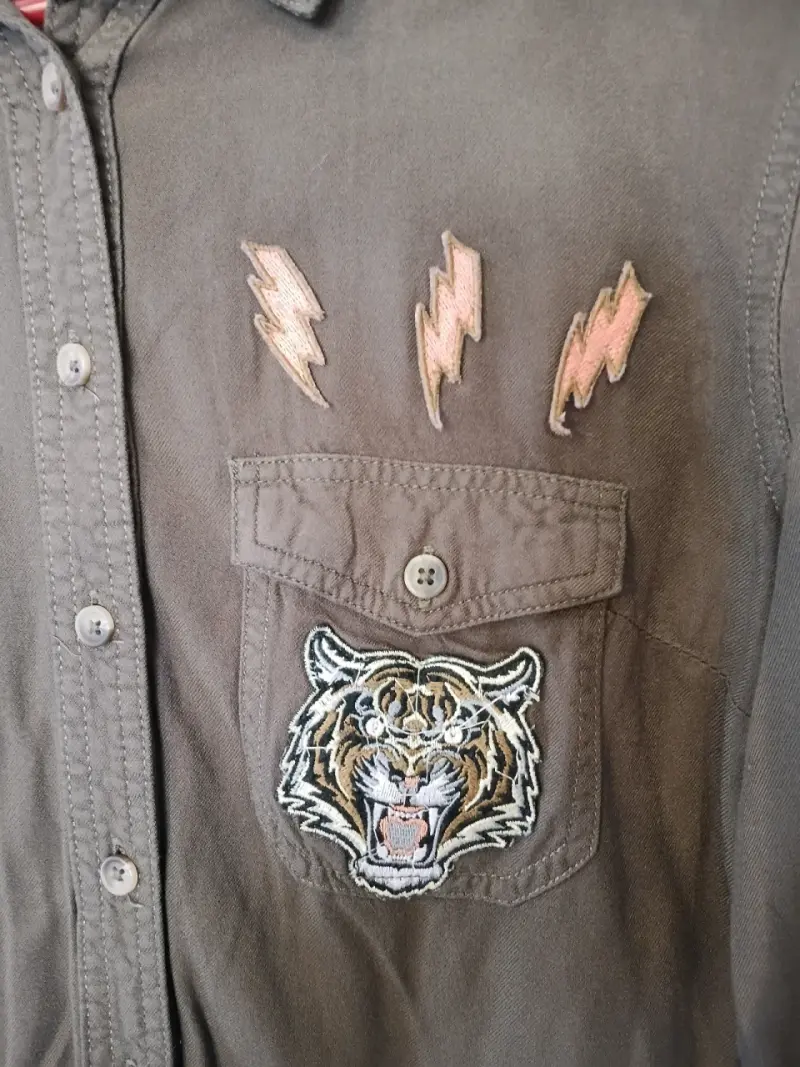 Camisa con bordado de tigre - 2
