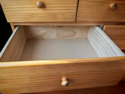 Cómoda de madera pura con cajones - miniatura 3