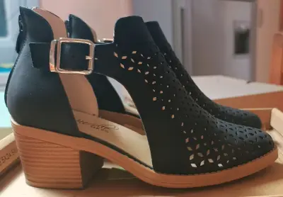 Botines negros con diseño calado - miniatura 4