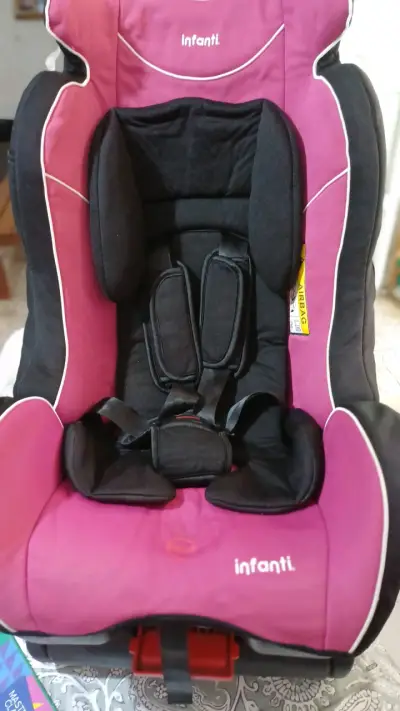 Silla de auto Infanti rosada - miniatura 1